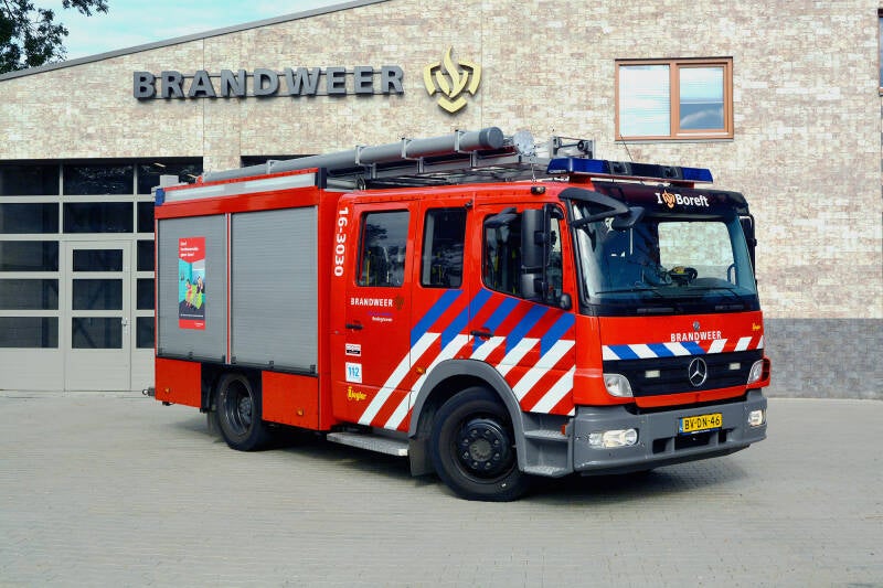 Kenteken: BV-DN-46 Roepnummer: 16-3030 Type voertuig: TS7 LD2800 HD265 T1500 Merk &amp; Type: Mercedes Benz 1426F36[Atego] Opbouw: Ziegler Brandweertechniek Bouwjaar: 2008 In dienst: 2015 Uit dienst:.. Afkomstig van Voorschoten