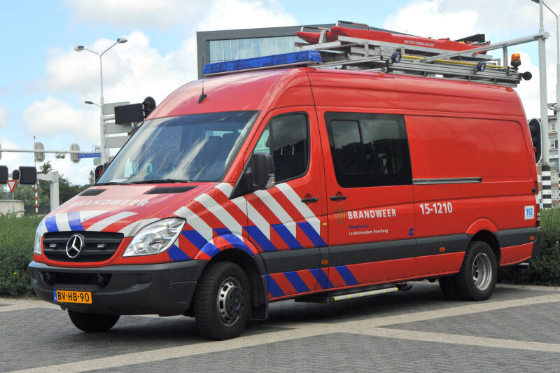 Kenteken: BV-HB-90 Roepnummer: 70-772 > 15-1210 Type voertuig: WO Merk &amp; Type: Mercedes Benz 515CDi43[Sprinter] Opbouw: C&amp;C-Products Bouwjaar: 2008 In dienst: 2008 Uit dienst: 201. Naar brandweer Delft