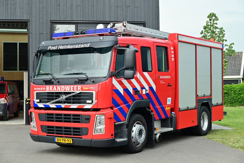 Kenteken: BV-PR-92 Roepnummer: 19-4736 Type voertuig: TS9 LD2800 HD265 T2400 Merk &amp; Type: Volvo FM9 Opbouw: Ziegler Brandweertechniek Bouwjaar: 2008 In dienst: 2008 Uit dienst: