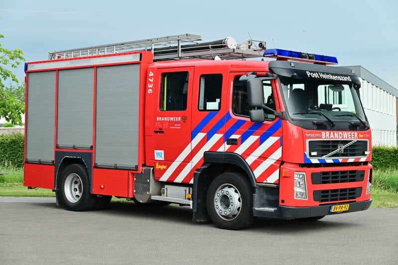 Kenteken: BV-PR-92 Roepnummer: 19-4736 Type voertuig: TS9 LD2800 HD265 T2400 Merk &amp; Type: Volvo FM9 Opbouw: Ziegler Brandweertechniek Bouwjaar: 2008 In dienst: 2008 Uit dienst: