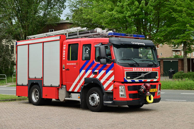 Kenteken: BV-SR-36 Roepnummer: 19-4741 > 19-4931 Type voertuig: TS9 LD3000 HD250 T1900/500 Merk &amp; Type: Volvo FM9.300 Opbouw: Ziegler Brandweertechniek Bouwjaar: 2009 In dienst: 2009 Uit dienst: