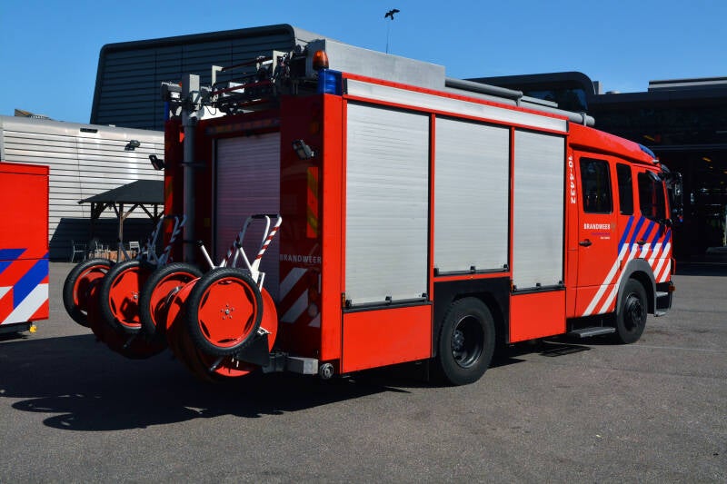 Kenteken: BV-SR-58 Roepnummer: DHD640 > 10-4431 > 10-4432 Type voertuig: TS6 LD3000 HD250 T2000/100 Merk &amp; Type: Mercedes Benz 1326F36[Atego] Opbouw: HDS-Godiva Bouwjaar: 2009 In dienst: 2009 Uit dienst: