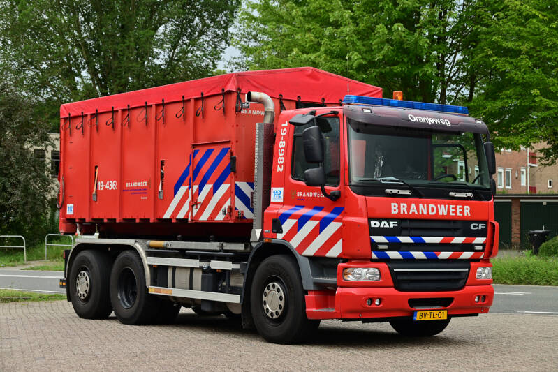Kenteken: BV-TL-01 Roepnummer: 4372 > 19-4387 > 19-8982 Type voertuig: HA Merk &amp; Type: DAF FAN.CF75.260PC400(6x2) Opbouw: Leebur Bouwjaar: 2009 In dienst: 2009 Uit dienst:.  Regionaal voertuig