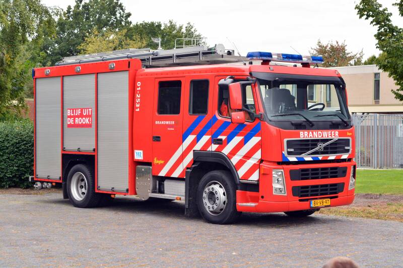 Kenteken: BV-VB-97 Roepnummer: 34-843 > 01-2531 Type voertuig: TS8 LD2800 HD265 T2400 Merk &amp; Type: Volvo FM9.300 Opbouw: Ziegler Brandweertechniek Bouwjaar: 2009 In dienst: 2009 Uit dienst: