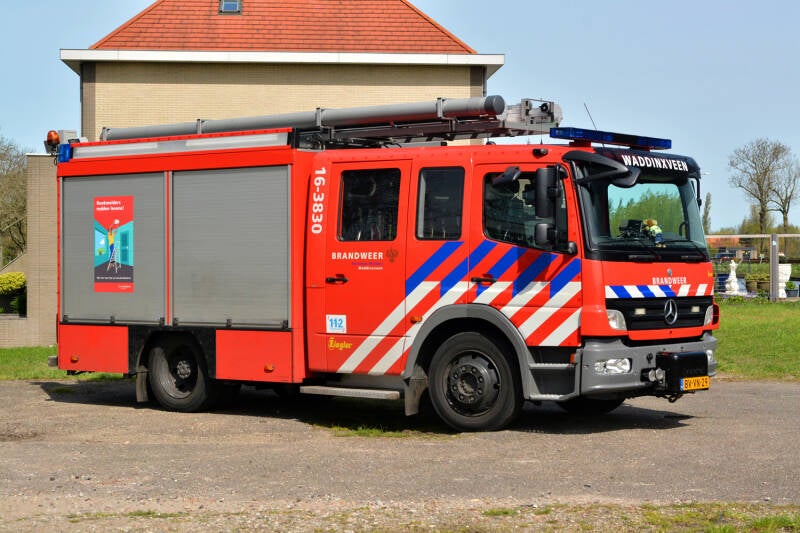 Kenteken: BV-VN-29 Roepnummer: 16-541 > 16-3830 Type voertuig: TS8 LD2800 HD265 T1500 Merk &amp; Type: Mercedes Benz 1426F36[Atego] Opbouw: Ziegler Brandweertechniek Bouwjaar: 2009 In dienst: 2009 Uit dienst: 2024