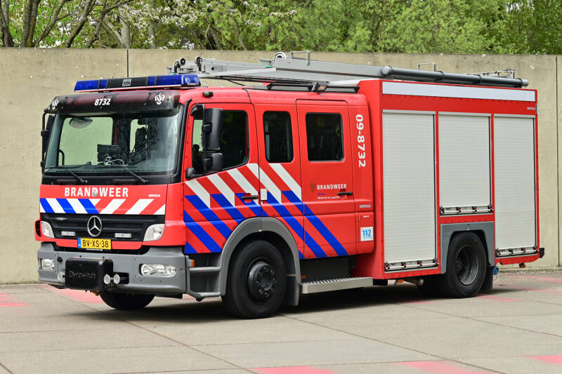 Kenteken: BV-XS-38 Roepnummer: 09-8732 Type voertuig: TS7 LD3250 HD240 T2000 Merk &amp; Type: Mercedes Benz 1329F36[Atego] Opbouw: Gemco-Godiva Bouwjaar: 2009 In dienst: 2023 Uit dienst: Standplaats: Leidsche Rijn, Regionaal inzetbaar