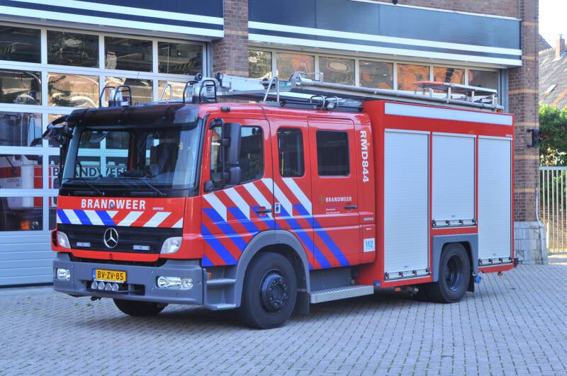 Kenteken: BV-ZV-85 Roepnummer: RMD844 > 23-5132 Type voertuig: TS7 LD3250 HD240 T2000 Merk &amp; Type: Mercedes Benz 1329F[Atego] Opbouw: Gemco-Godiva Bouwjaar: 2009 In dienst: 2009 Uit dienst: 2018. Naar korps Wessem.