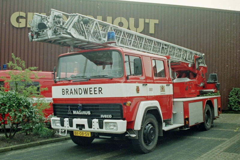 Kenteken: BK-08-SV Roepnummer: AL1 > 851 Type voertuig: AL-K30 Merk &amp; Type: Magirus Deutz 192D13F Opbouw: Magirus Bouwjaar: 1984 In dienst: 1984 Uit dienst: 2003