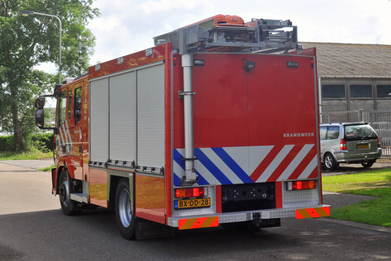 Kenteken: BX-DD-28 Roepnummer: 02-6972 Type voertuig: HV-2 / PM9 Merk &amp; Type: Iveco ML140E25 Opbouw: Mucar Bouwjaar: 2009 In dienst: 2009 Uit dienst: 2020.  Sinds 2019 tbv de jeugdbrandweer Zuid-Oost.