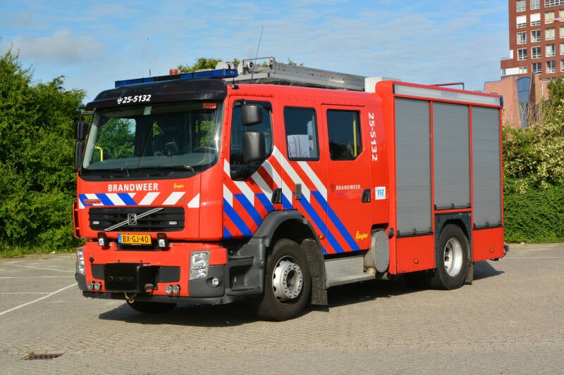 Kenteken: BX-GJ-40 Roepnummer: 25-342 > 25-5132 Type voertuig: TS7 LD3000 HD265 T1500 Merk &amp; Type: Volvo FE320 Opbouw: Ziegler brandweertechniek Bouwjaar: 2009 In dienst: 2009 Uit dienst: 2019