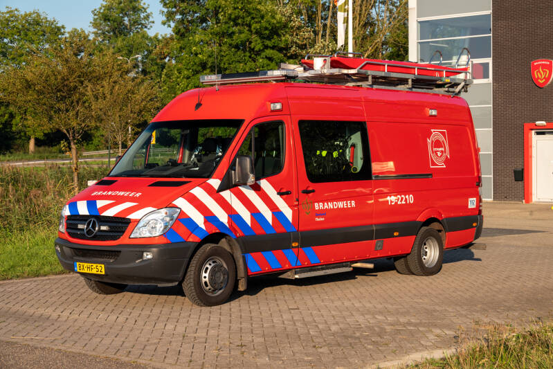 Kenteken: BX-HF-52 Roepnummer: 4280 > 19-4210 > 19-2210 Type voertuig: WO Merk &amp; Type: Mercedes Benz 516CDi43[Sprinter] Opbouw: Akkermans Bouwjaar: 2009 In dienst: 2012 Uit dienst: . Afkomstig van Bergen op Zoom.