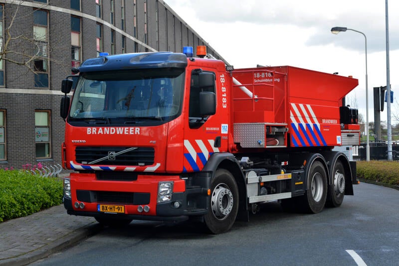 Kenteken: BX-HT-91 Roepnummer: 18-8183 Type voertuig: HA Merk &amp; Type: Volvo FE.300(6x2) Opbouw: Multilift Bouwjaar: 2009 In dienst: 2013 Uit dienst:. Regionaal voertuig. Afkomstig van Hendrik Ido Ambacht  