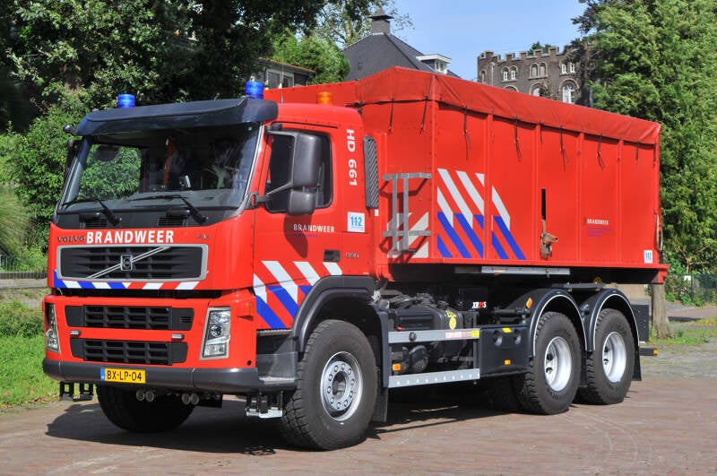 Kenteken: BX-LP-04 Roepnummer: HD661 > 23-2681 Type voertuig: HA Merk &amp; Type: Volvo FM9.330 Opbouw: Multilift Bouwjaar: 2010 In dienst: 2010 Uit dienst: 201.  Regionaal voertuig. Naar Bergen (Lb)
