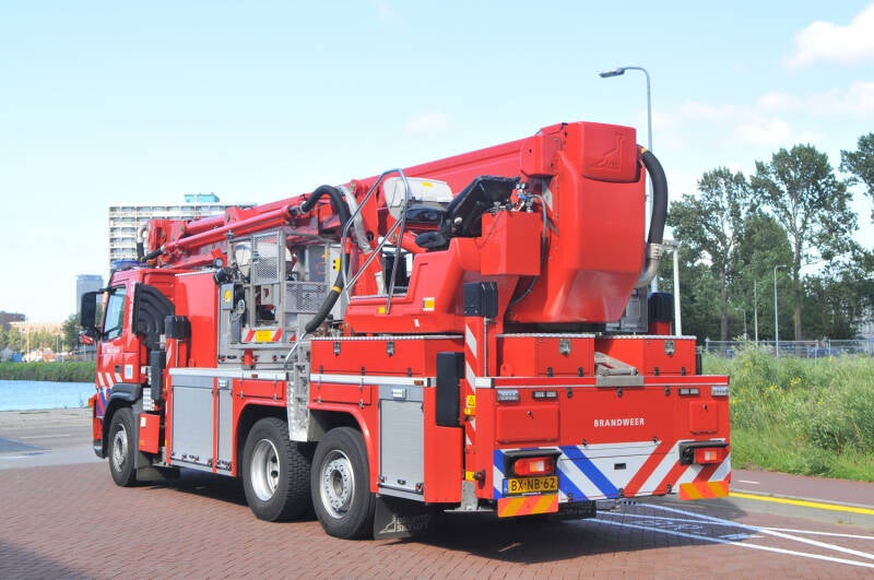 Kenteken: BX-NB-62 Roepnummer: 15-7650 Type voertuig: HW-34 Merk &amp; Type: Volvo FM9.380(6X2) Opbouw: Bronto Bouwjaar: 2010 In dienst: 2010 Uit dienst: Standplaats: den Haag - Laak