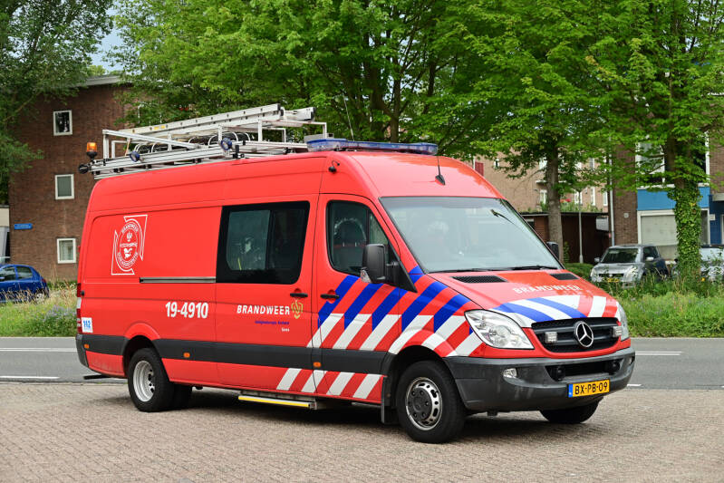 Kenteken: BX-PB-09 Roepnummer: 19-4910 Type voertuig: WO Merk &amp; Type: Mercedes Benz 515CDi43[Sprinter] Opbouw: C&amp;C-Products Bouwjaar: 2010 In dienst: 2023 Uit dienst:.  Afkomstig van Delft