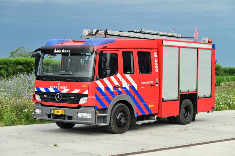 Kenteken: BX-RB-55 Roepnummer: 19-4930 Type voertuig: TS8 LD3000 HD265 T2000 Merk &amp; Type: Mercedes Benz 1526F36[Atego] Opbouw: Ziegler Brandweertechniek Bouwjaar: 2010 In dienst: 2017 Uit dienst: Standplaats: Goes - Troelstralaan. 