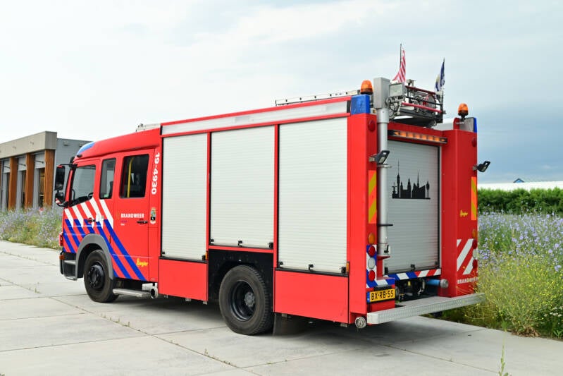 Kenteken: BX-RB-55 Roepnummer: 19-4930 Type voertuig: TS8 LD3000 HD265 T2000 Merk &amp; Type: Mercedes Benz 1526F36[Atego] Opbouw: Ziegler Brandweertechniek Bouwjaar: 2010 In dienst: 2017 Uit dienst: Standplaats: Goes - Troelstralaan. 