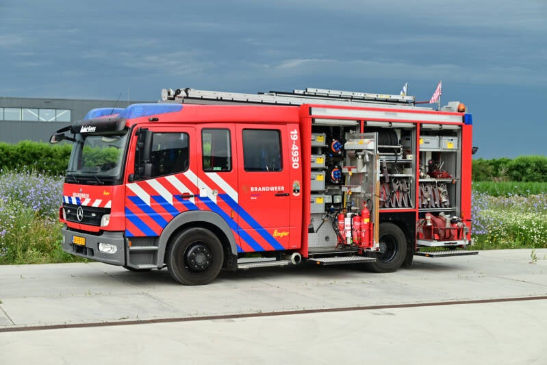 Kenteken: BX-RB-55 Roepnummer: 19-4930 Type voertuig: TS8 LD3000 HD265 T2000 Merk &amp; Type: Mercedes Benz 1526F36[Atego] Opbouw: Ziegler Brandweertechniek Bouwjaar: 2010 In dienst: 2017 Uit dienst: Standplaats: Goes - Troelstralaan. 