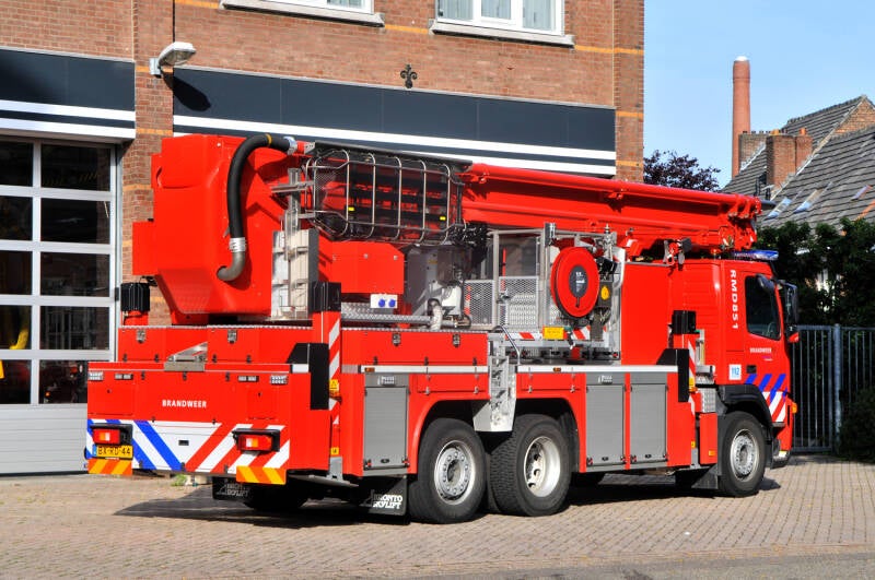 Kenteken: BX-RD-44 Roepnummer: RMD851 > 23-5151 Type voertuig: HW-34 Merk &amp; Type: Volvo FM9.370 Opbouw: Kenbri-Bronto Bouwjaar: 2010 In dienst: 2010 Uit dienst: 2022