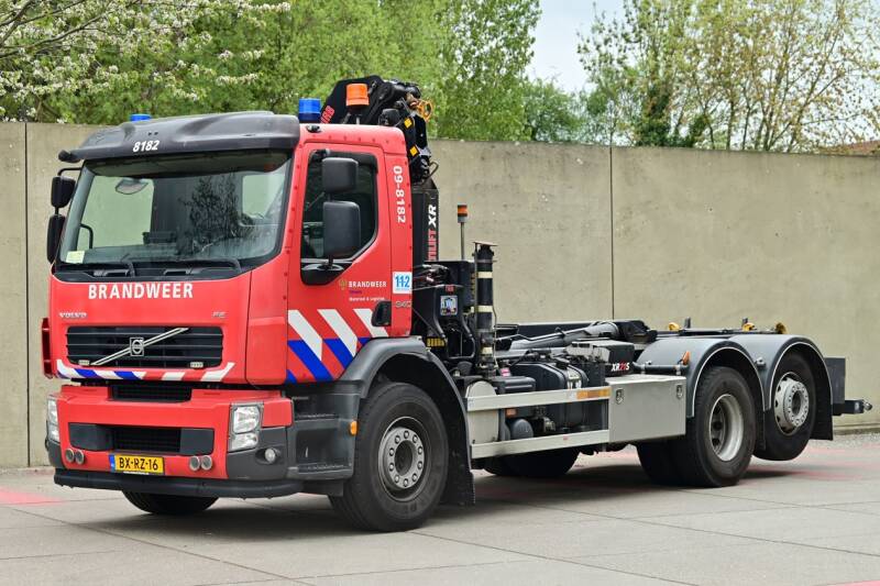 Kenteken: BX-RZ-16 Roepnummer: 937 > 09-4482 > 09-8182 Type voertuig: HA-KR Merk &amp; Type: Volvo FM330(6x2) Opbouw: Multilift-Hiab Bouwjaar: 2010 In dienst: 2010 Uit dienst: Standplaats: Utrecht - Leidsche Rijn. Regionaal inzetbaar.