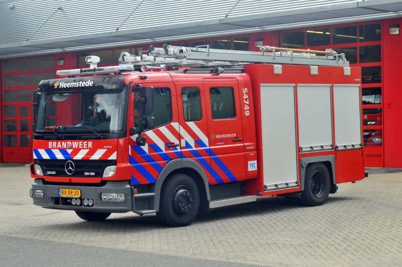 Kenteken: BX-XR-30 Roepnummer: 54-749 > 12-3531 Type voertuig: TS7 LD3250 HD250 T1500 Merk &amp; Type: Mercedes Benz 1529F[Atego] Opbouw: Gemco-Godiva Bouwjaar: 2011 In dienst: 2011 Uit dienst: 2014. Naar brandweer Zandvoort.