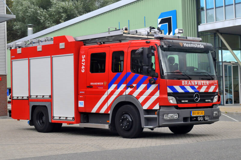 Kenteken: BX-XR-30 Roepnummer: 54-749 > 12-3531 Type voertuig: TS7 LD3250 HD250 T1500 Merk &amp; Type: Mercedes Benz 1529F[Atego] Opbouw: Gemco-Godiva Bouwjaar: 2011 In dienst: 2011 Uit dienst: 2014. Naar brandweer Zandvoort.