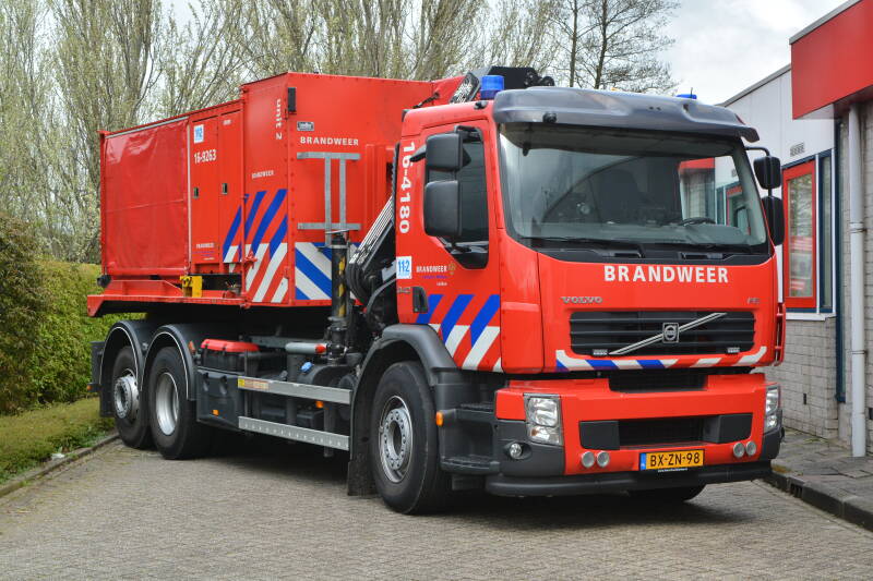 Kenteken: BX-ZN-98 Roepnummer: 16-560 > 16-4180 Type voertuig: HA-KR Merk &amp; Type: Volvo FE340 Opbouw: Multirent-Hiab Bouwjaar: 2011 In dienst: 2011 Uit dienst:. Regionaal voertuig