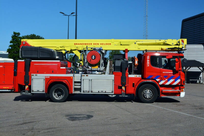 Kenteken: BX-ZV-99 Roepnummer: 10-4451 Type voertuig: HW-32 Merk &amp; Type: Scania P360B[4x2] Opbouw: Bronto Bouwjaar: 2011 In dienst: 2014 Uit dienst: Heeft ook in Zutphen gereden 