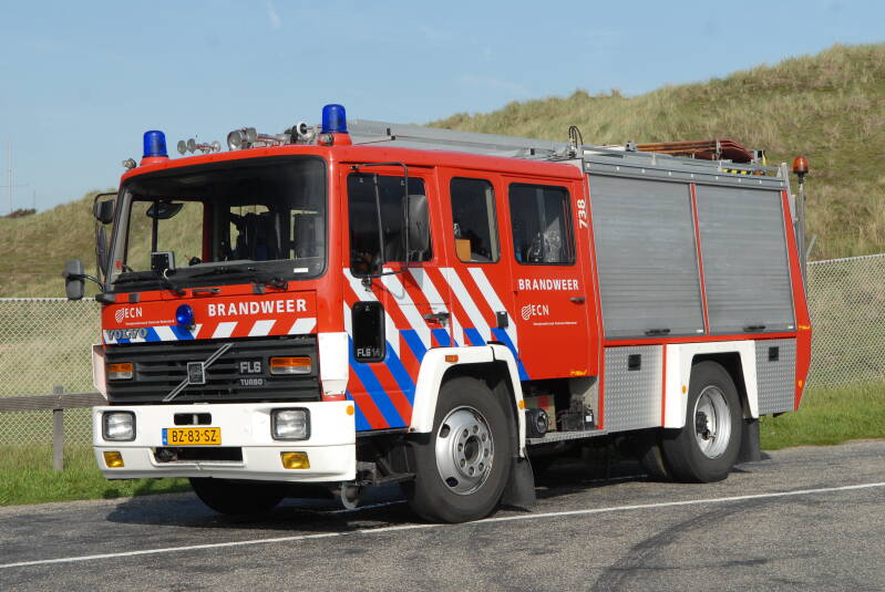 Kenteken: BZ-83-SZ Roepnummer: 738 > 10-6332 Type voertuig: TS7 LD3000 HD250 T1500 Merk &amp; Type: Volvo FL614-32 Opbouw: Doeschot-Rosenbauer Bouwjaar: 1988 In dienst: 2001 Uit dienst: Standplaats: Petten