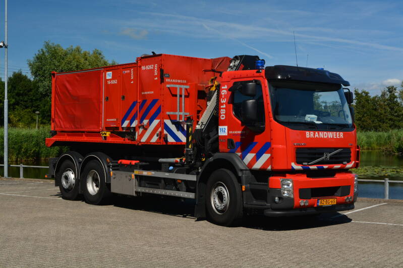 Kenteken: BZ-BG-65 Roepnummer: 16-982 > 16-3180 Type voertuig: HA-KR Merk &amp; Type: Volvo FE340 Opbouw: Multilift-Hiab Bouwjaar: 2011 In dienst: 2011 Uit dienst:.. Regionaal voertuig