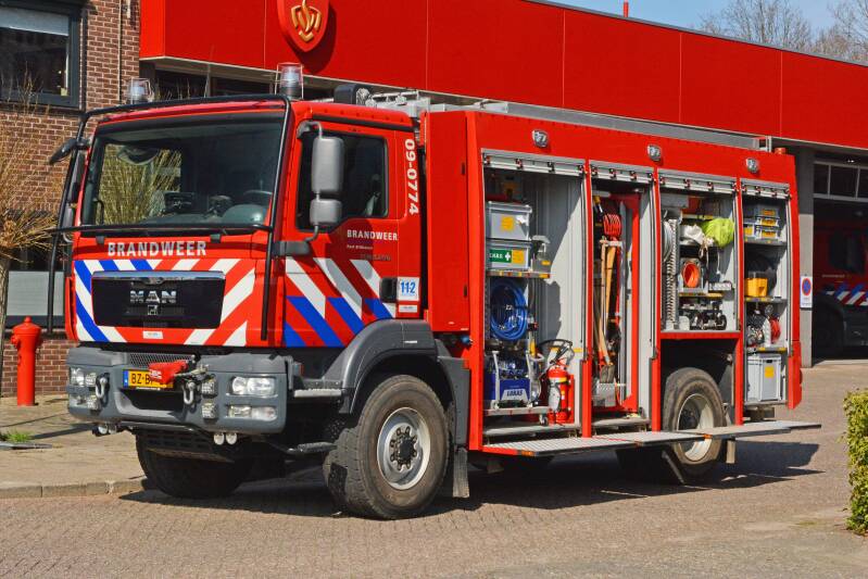 Kenteken: BZ-BP-59 Roepnummer: 618 > 09-0774 Type voertuig: HV-1 Merk &amp; Type: MAN 13.290BLA[TGM] Opbouw: DRV Bouwjaar: 2011 In dienst: 2011 Uit dienst: