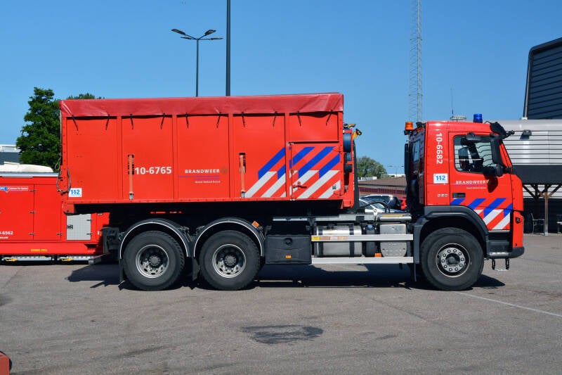 Kenteken: BZ-FL-48 Roepnummer: 10-6682 Kenteken: BZ-FL-48 Type voertuig: HA Merk &amp; Type: Volvo FM330(6x4) Opbouw: Multilift Bouwjaar: 2011 In dienst: 2016 Uit dienst:. Afkomstig van LFR.