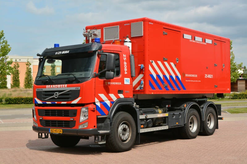 Kenteken: BZ-HS-04 Roepnummer: 25-831 > 25-8084 Type voertuig: HA Merk &amp; Type: Volvo FM.330(6x4) Opbouw: Multilift Bouwjaar: 2011 In dienst: 2011 Uit dienst: Standplaats: Almere - Buiten.  Regionaal voertuig.