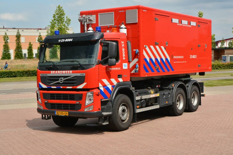 Kenteken: BZ-HS-04 Roepnummer: 25-831 > 25-8084 Type voertuig: HA Merk &amp; Type: Volvo FM.330(6x4) Opbouw: Multilift Bouwjaar: 2011 In dienst: 2011 Uit dienst: Standplaats: Almere - Buiten.  Regionaal voertuig.