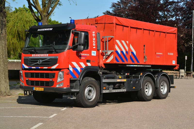 Kenteken: BZ-JH-42 Roepnummer: 16-9281 Type voertuig: HA Merk &amp; Type: Volvo FM9.330(6x4) Opbouw: Multilift Bouwjaar: 2011 In dienst: 2022 Uit dienst:..  Afkomstig van  brandweer Rijnsburg. Regionaal voertuig.
