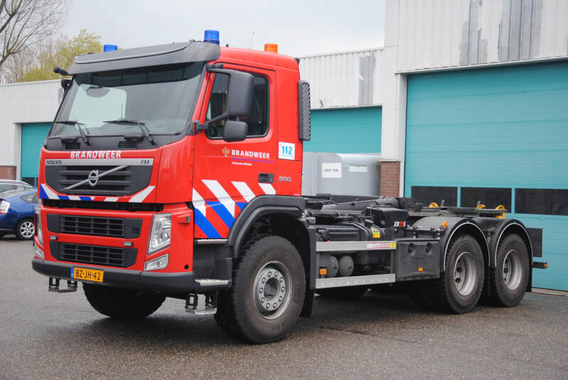 Kenteken: BZ-JH-42 Roepnummer: 16-9281 Type voertuig: HA Merk &amp; Type: Volvo FM9.330(6x4) Opbouw: Multilift Bouwjaar: 2011 In dienst: 2022 Uit dienst:..  Afkomstig van  brandweer Rijnsburg. Regionaal voertuig