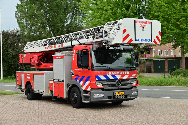 Kenteken: BZ-PR-44 Roepnummer: 19-4750 > 19-4950 Type voertuig: AL-K30 Merk &amp; Type: Mercedes Benz 1529F48[Atego] Opbouw: Hilton-Magirus Bouwjaar: 2011 In dienst: 2011 Uit dienst: