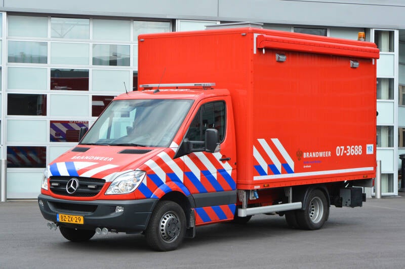 Kenteken: BZ-ZX-29 Roepnummer: 07-3688 Type voertuig: VW-(AB) Merk &amp; Type: Mercedes Benz 515CDi37(4x4)[Sprinter] Opbouw: Kenbri-Akkermans Bouwjaar: 2012 In dienst: 2012 Uit dienst: 201.