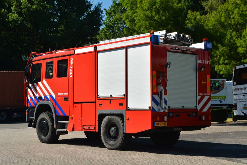 Kenteken: BX-ZZ-91 Roepnummer: 06-7341 > 06-1242 Type voertuig: TS8 LD3000 HD265 T4000 Merk &amp; Type: Mercedes Benz 1836AK38[Actros] Opbouw: Ziegler Brandweertechniek Bouwjaar: 2011 In dienst: 2011 Uit dienst: