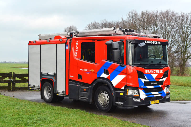 Kenteken: 52-BTR-1 Roepnummer: 16-2238 Type voertuig: TS7 LD3000 HD400 T2000 Merk &amp; Type: Scania P320B4x2NZ31L Opbouw: Kenbri-Rosenbauer Bouwjaar: 2022 In dienst: 2023 Uit dienst: