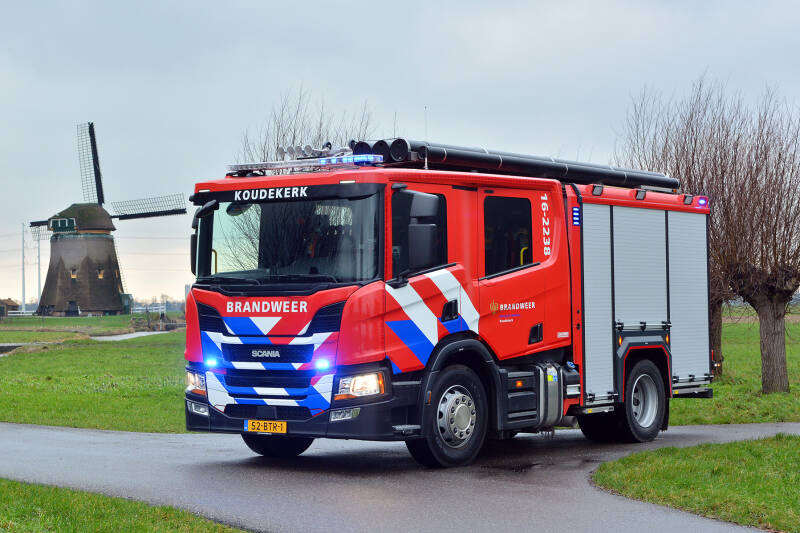 Kenteken: 52-BTR-1 Roepnummer: 16-2238 Type voertuig: TS7 LD3000 HD400 T2000 Merk &amp; Type: Scania P320B4x2NZ31L Opbouw: Kenbri-Rosenbauer Bouwjaar: 2022 In dienst: 2023 Uit dienst:
