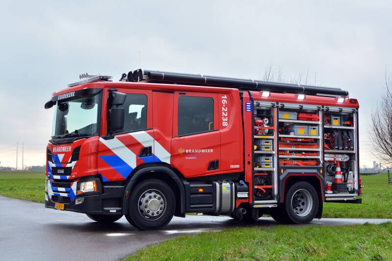 Kenteken: 52-BTR-1 Roepnummer: 16-2238 Type voertuig: TS7 LD3000 HD400 T2000 Merk &amp; Type: Scania P320B4x2NZ31L Opbouw: Kenbri-Rosenbauer Bouwjaar: 2022 In dienst: 2023 Uit dienst: