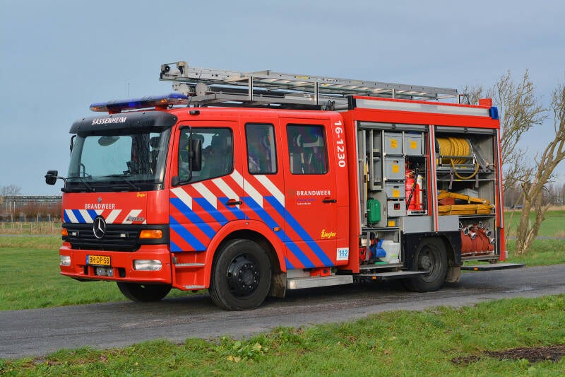 Kenteken: BR-DP-58 Roepnummer: 66-643 > 16-1230 Type voertuig: TS6 LD2800 HD265 T1500 Merk &amp; Type: Mercedes Benz 1225F36[Atego] Opbouw: Ziegler Brandweertechniek Bouwjaar: 2005 In dienst: 2005 Uit Dienst: 2023
