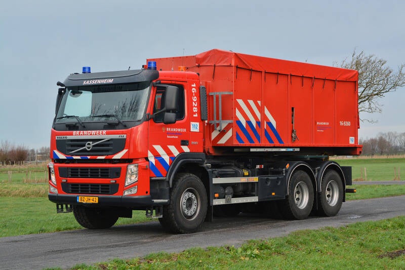 Kenteken: BZ-JH-42 Roepnummer: 16-9281 Type voertuig: HA Merk &amp; Type: Volvo FM9.330(6x4) Opbouw: Multilift Bouwjaar: 2011 In dienst: 2022 Uit dienst:..  Afkomstig van  brandweer Rijnsburg. Regionaal voertuig