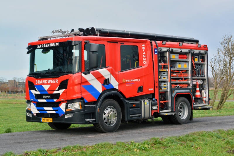 Kenteken: 27-BTR-6 Roepnummer: 16-1230 Type voertuig: TS7 LD3000 HD400 T2000 Merk &amp; Type: Scania P320B4x2NZ31L Opbouw: Kenbri-Rosenbauer Bouwjaar: 2022 In dienst: 2023 Uit dienst: