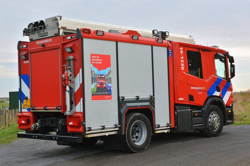 Kenteken: 27-BTR-6 Roepnummer: 16-1230 Type voertuig: TS7 LD3000 HD400 T2000 Merk &amp; Type: Scania P320B4x2NZ31L Opbouw: Kenbri-Rosenbauer Bouwjaar: 2022 In dienst: 2023 Uit dienst: