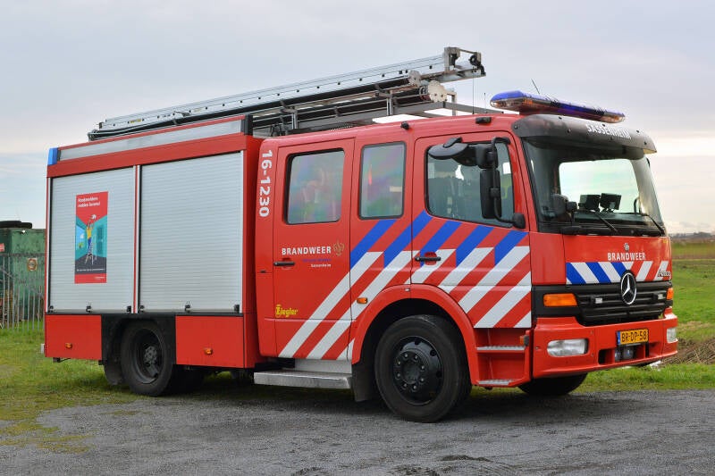 Kenteken: BR-DP-58 Roepnummer: 66-643 > 16-1230 Type voertuig: TS6 LD2800 HD265 T1500 Merk &amp; Type: Mercedes Benz 1225F36[Atego] Opbouw: Ziegler Brandweertechniek Bouwjaar: 2005 In dienst: 2005 Uit Dienst: 2023