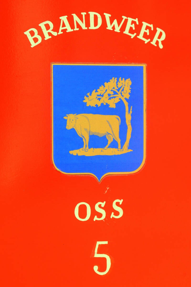 Kenteken: RA-05-78 > 26-RB-79 Roepnummer: 5 Type voertuig: TS10 LD2500 T320/800 Merk &amp; Type: Ford V8 Opbouw: Bikkers-Geesink Bouwjaar: 1947 In dienst: 1969 Uit dienst: 1980. Museumobject bezit brandweer Oss. 