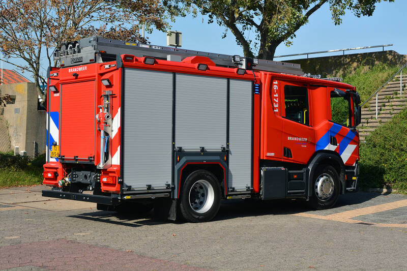 Kenteken: 72-BVS-6 Roepnummer: 16-1731 Type voertuig: TS7 LD3000 HD400 T2000 Merk &amp; Type: Scania P320B4x2NZ31L Opbouw: Kenbri-Rosenbauer Bouwjaar: 2023 In dienst: 2023 Uit dienst:... . 