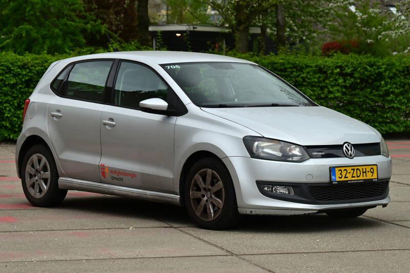 Kenteken: 32-ZDH-9 Roepnummer: 2103 Type voertuig: DA Merk &amp; Type: Volkswagen Polo 1,2TDi Opbouw: Bouwjaar: 2012 In dienst: 2020 Uit dienst: Standplaats: Leidsche Rijn